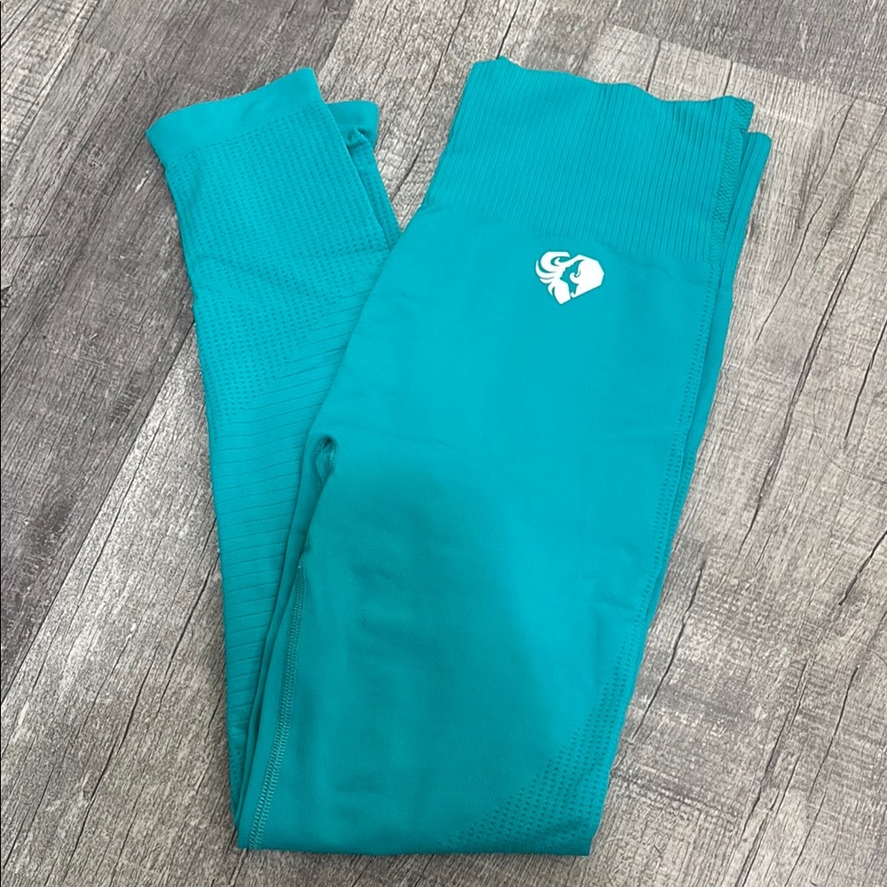 Women’s best leggings in excellent used condition
